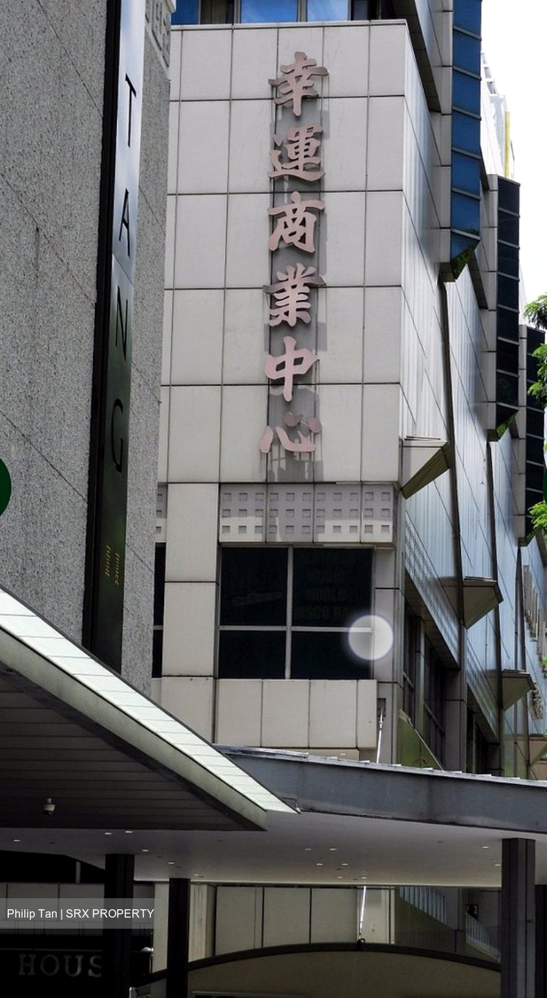 Lucky Plaza (D9), Retail #453027351